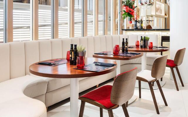 Отель NH Collection Barcelona Gran Calderón