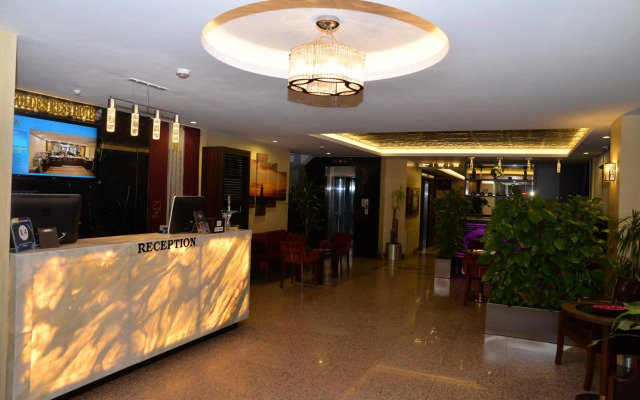 Golden Siyav Hotel