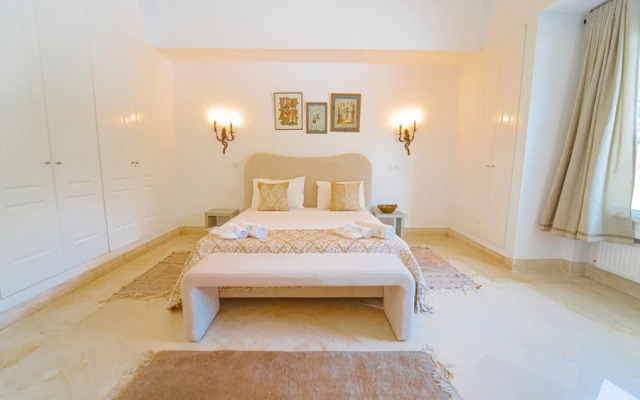 La Marina Secure Seaside With Pool