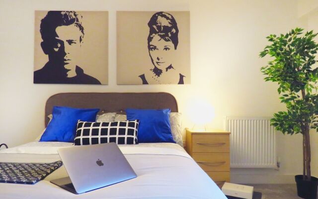 Tudors - Fabrick - Double bed
