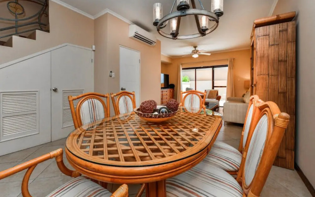 Gated Community 2br3ba Gold Coast Pools GYM