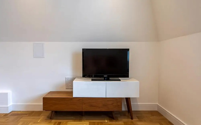 Modern and Stylish Apartment in West Kensington