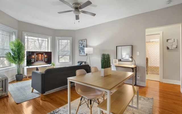 3BR Apartment w Laundry in Rogers Park