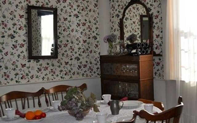 Southington Bed and Breakfast - Captain Josiah Cowles Place