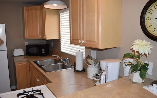 345 Hinds 2 Bedroom Cabin by Redawning