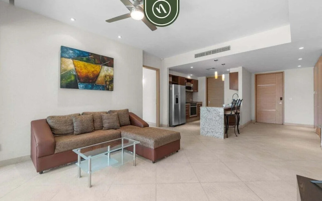 Oceanfront 2 BR Condo - Beach - Restaurant - Gym