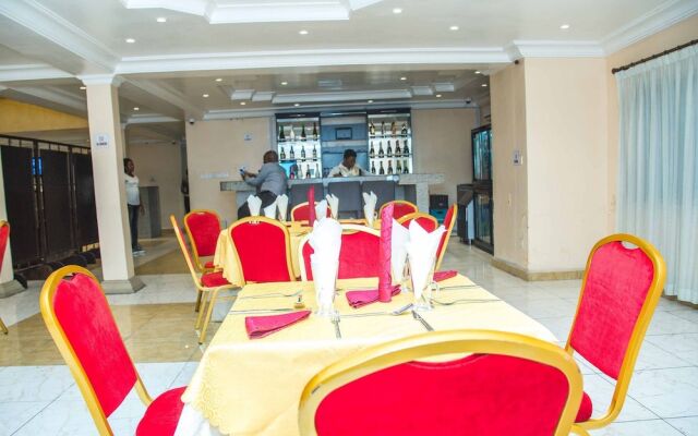 Royal Crest Hotel & Suites