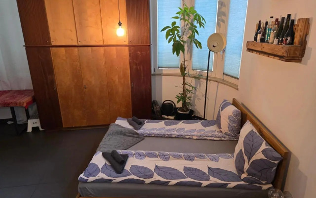 Luftiges Upcycling Studio im EG - Zentral