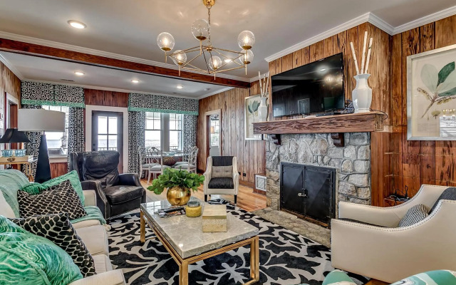 -Under The Sea (8 Bdrm / 7 Bath, Sleeps 22)