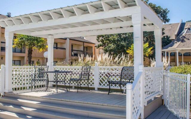 Quality Inn & Suites Pensacola Bayview