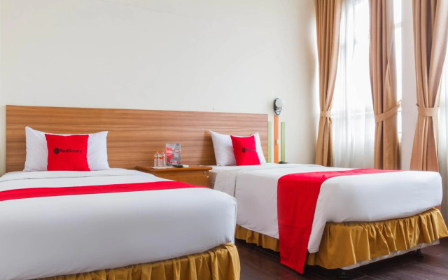 RedDoorz Plus @ Surapati 2