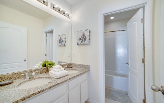 5 Bdrm Solterra New Home