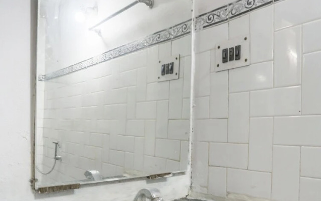 OYO 27783 Hotel Rajmahal Inn
