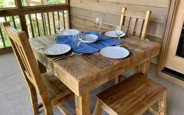 Townsend Hillside Hideaway