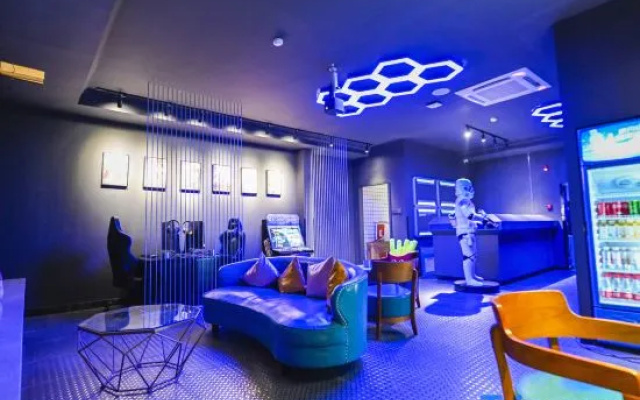 G Joyful GAME E-Sports Hotel (Jinma Bijifang Milesi Subway Station) – Hotel Rooms – Kunming