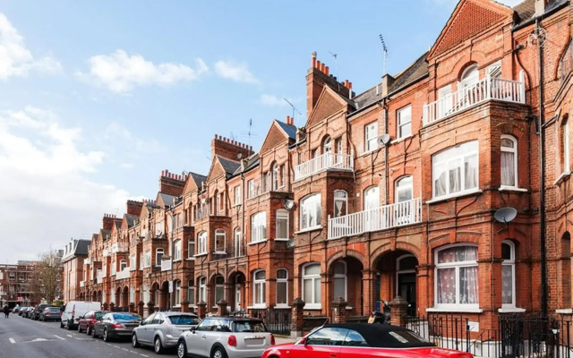 FG Property - The Barons Court Lodge IV