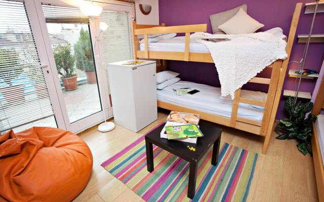 Hostel and Apartments 360º