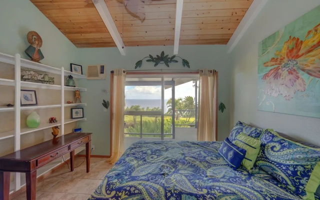 Hale Hamakua 3 Bedroom Home by RedAwning