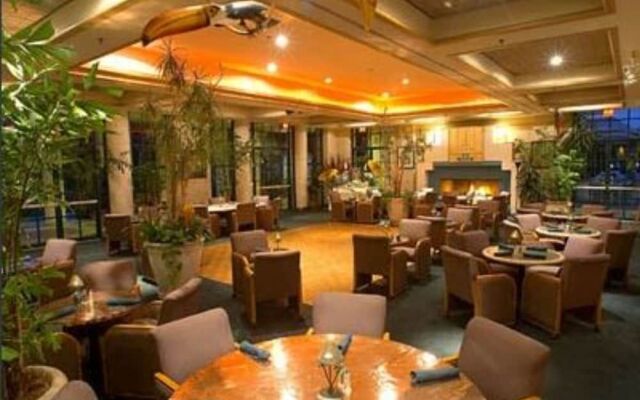 Private One Bedroom Condo on Golf Course, free parking