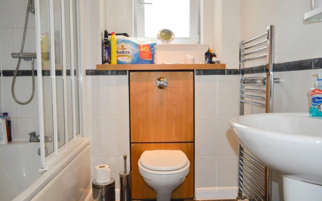 Modern 2 Bedroom Property in Central Edinburgh