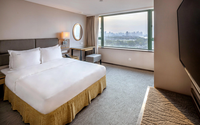 Holiday Inn Riverside Wuhan by IHG