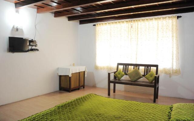 Family Estate Stay Near Murnad