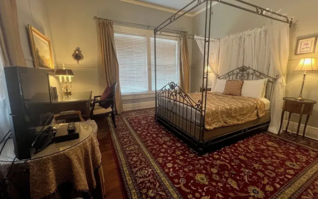 Historic Michabelle Inn