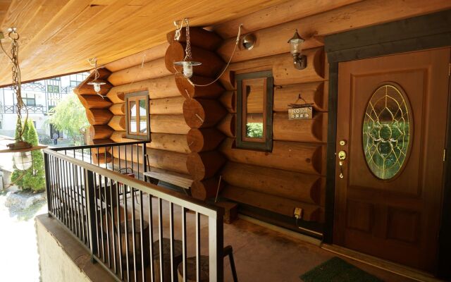 Hakuba Canadian Lodge