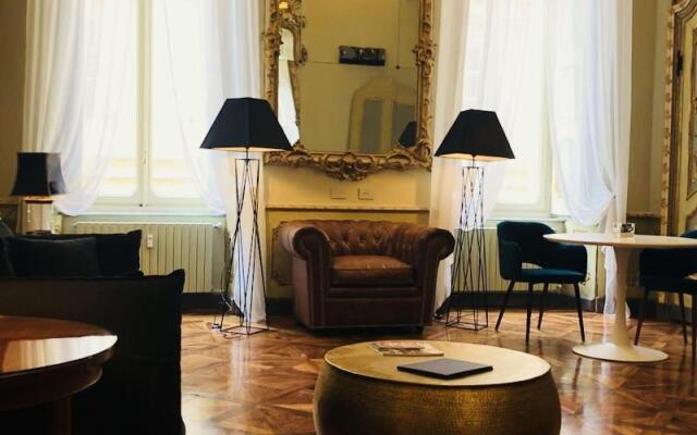 Royal Palace Luxury Suites & Hotel