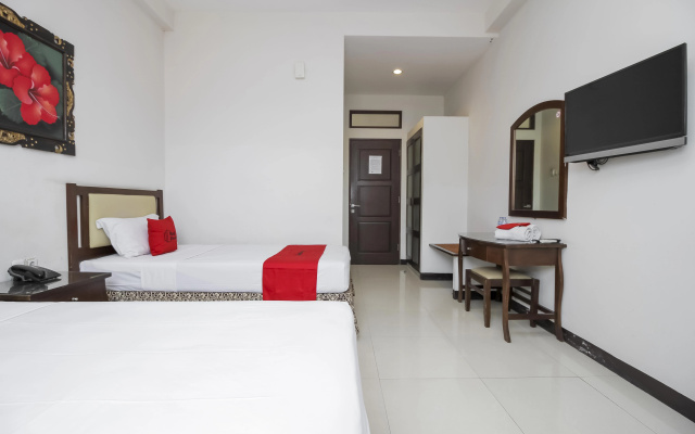 RedDoorz Near Trans Studio Mall 3 – Guest Rooms – Bandung