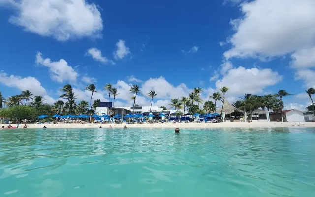 Hacienda Apartments near the beach