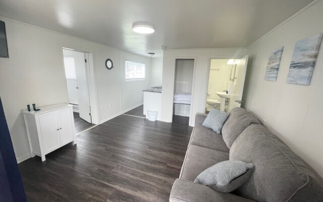 Anchor Bay Inn and Suites