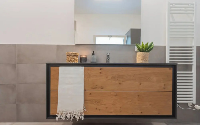 Residenza Maxim With Pool by Rent all Como