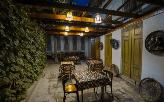 Bibi-Khanym Hotel