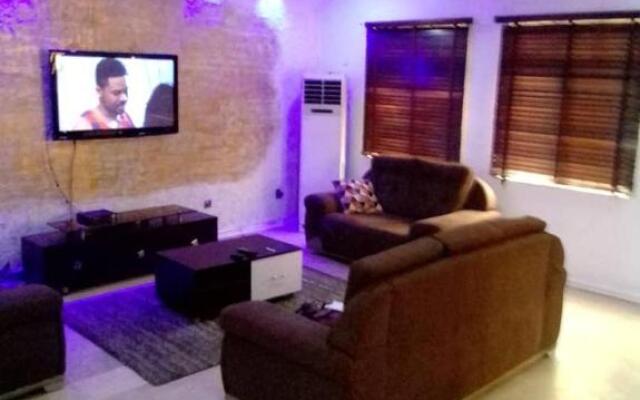 4 bedroom detached bungalow short let