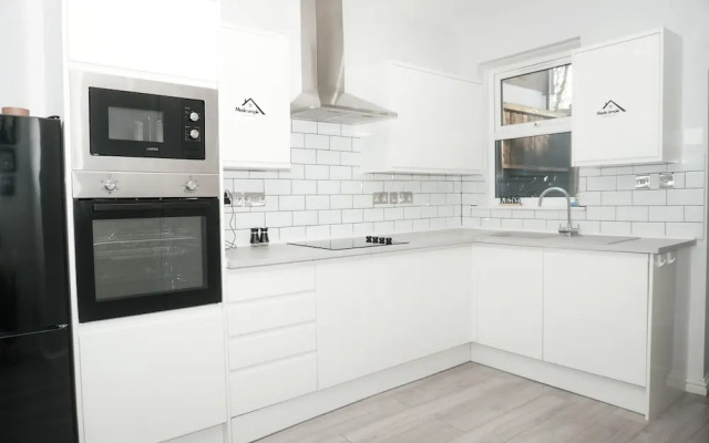 3 Bed-sleeps 7-garden-parking-town Centre