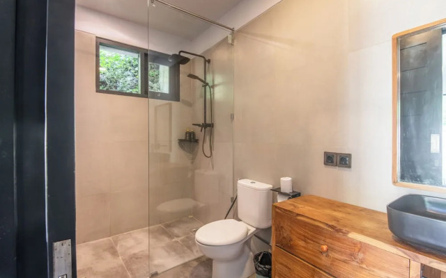 Luxurious 6BR Clifftop Villa, 5 Minutes to Bingin
