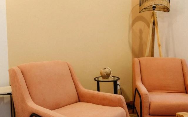 Mr. W Kin Pech - 1 Amazing 2BR, Designer's Choice