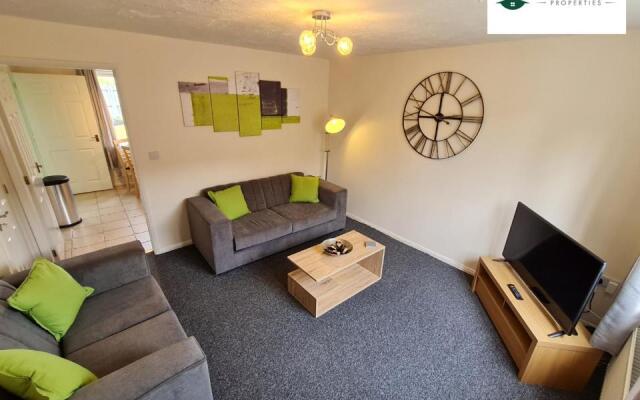 3 Bedroom house near Coventry City Centre with Wi-fi, driveway & garden - 16RWC