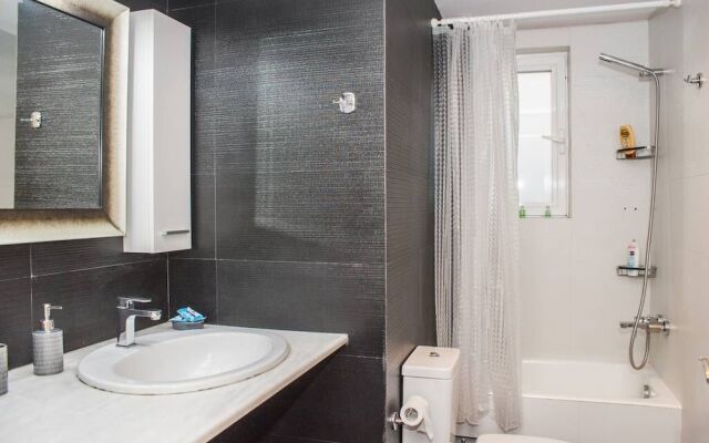 Nina's Villa, Cosy Seaview Retreat
