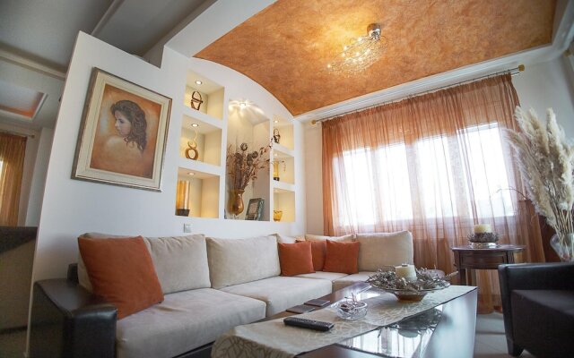 Venia House Marathos