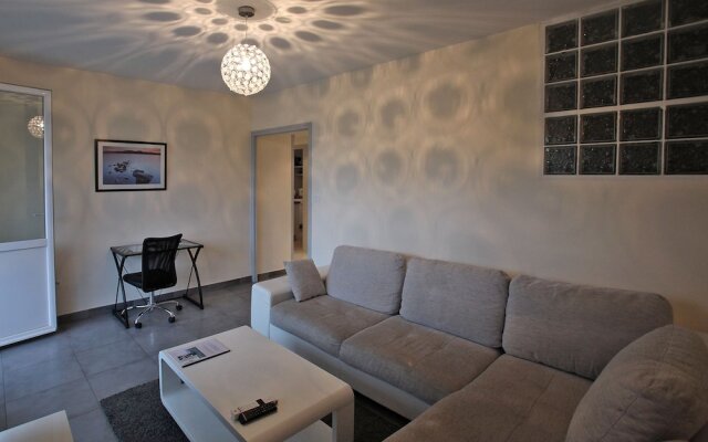 2 bright bedroom with balcony close to the lake