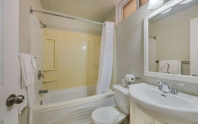 Knights Inn Burlington, ON