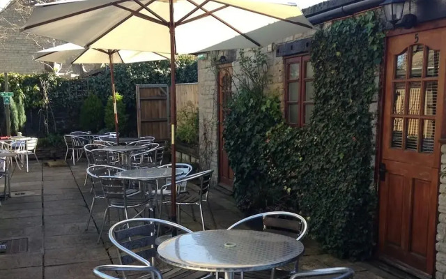 Priory Tearooms Burford With Rooms