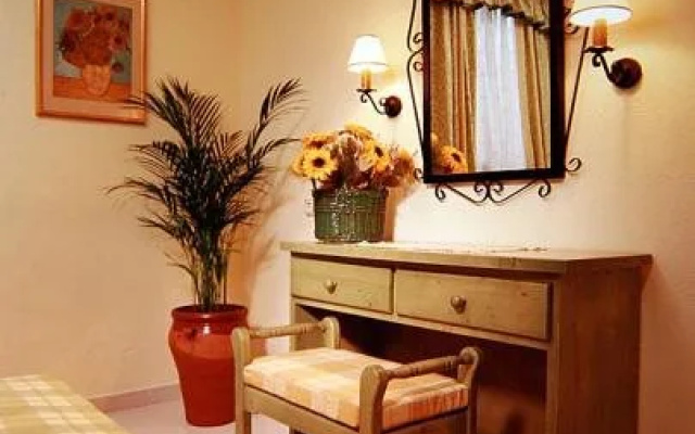 Paradise Court Aparthotel