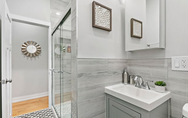 Remodeled Studio Apt in East Lakeview