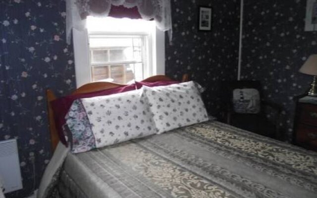 Water Street Lighthouse Bed & Breakfast