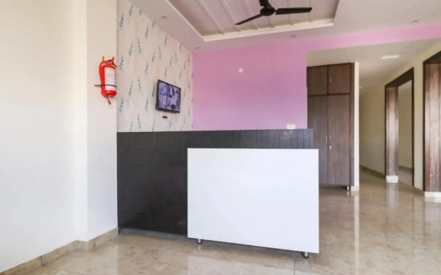 Hotel Red Ark by OYO Rooms