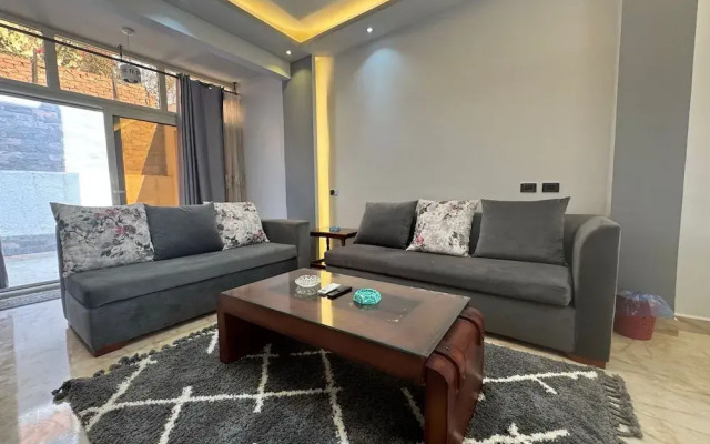 129 2BR Townhouse 2 Bath TV Backyard