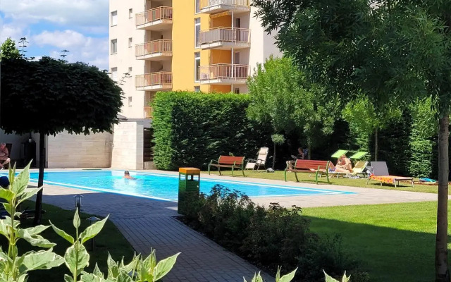 Solar Golden Beach Apartments